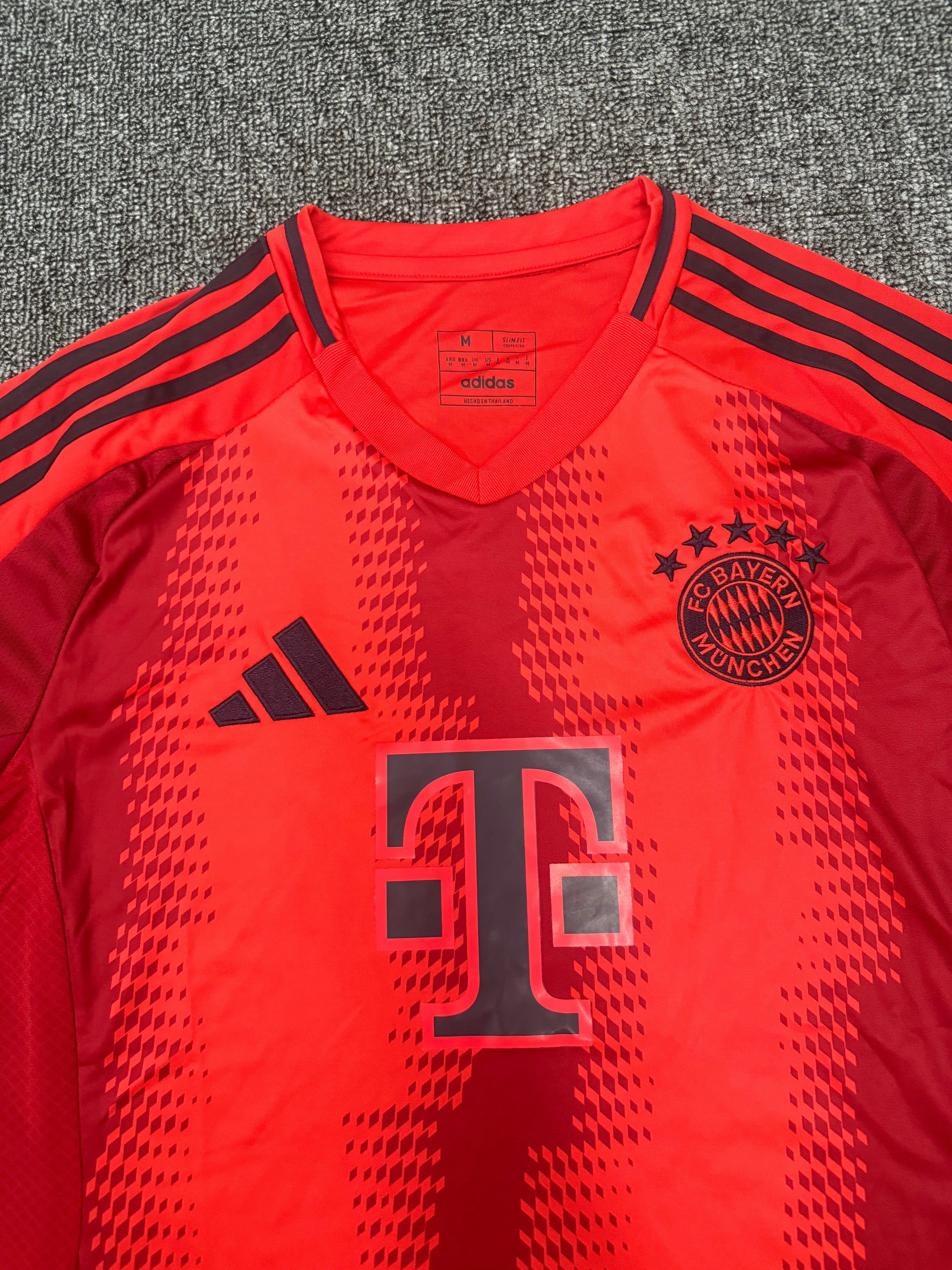 24-25 Bayern home