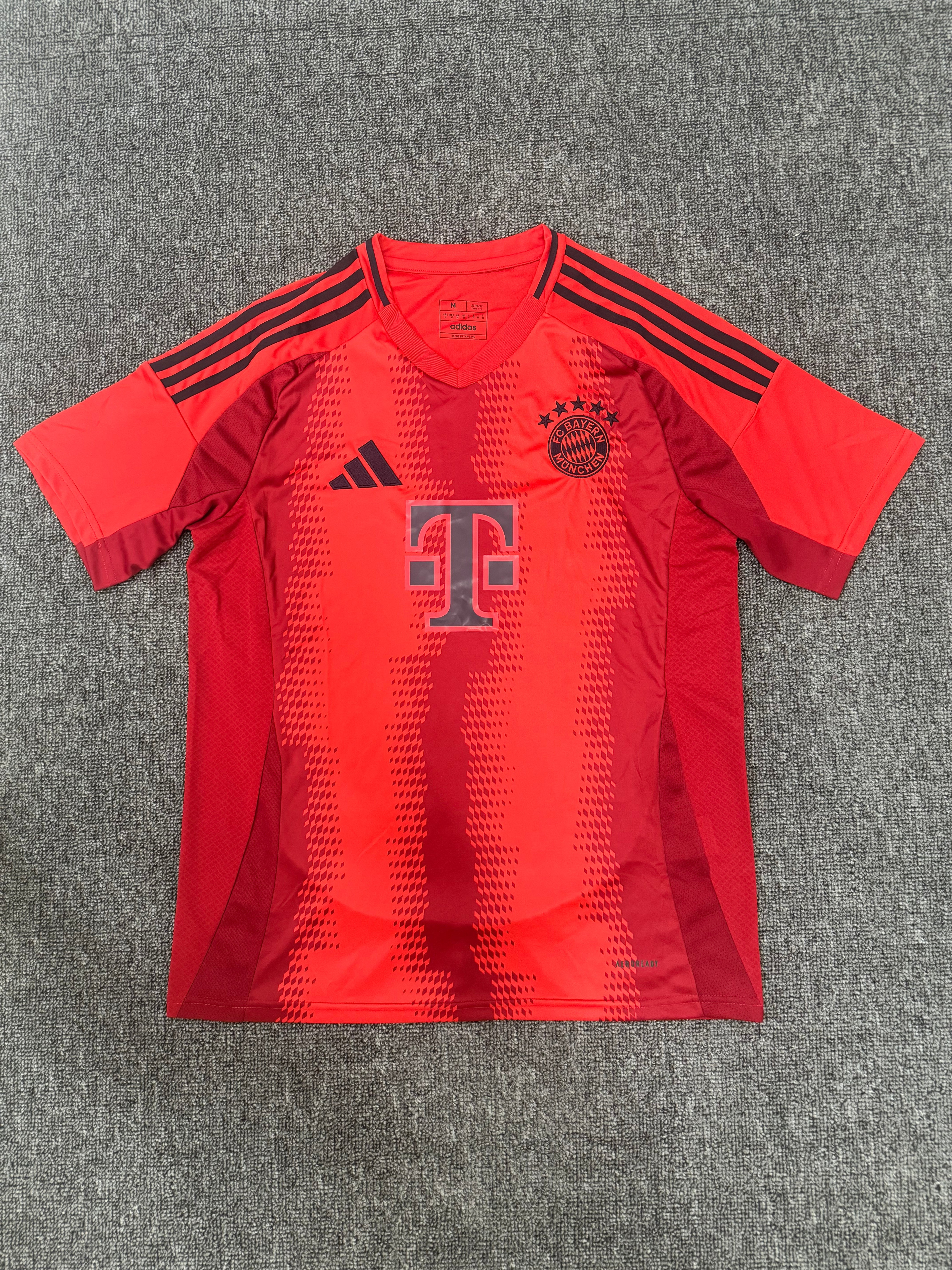 24-25 Bayern home